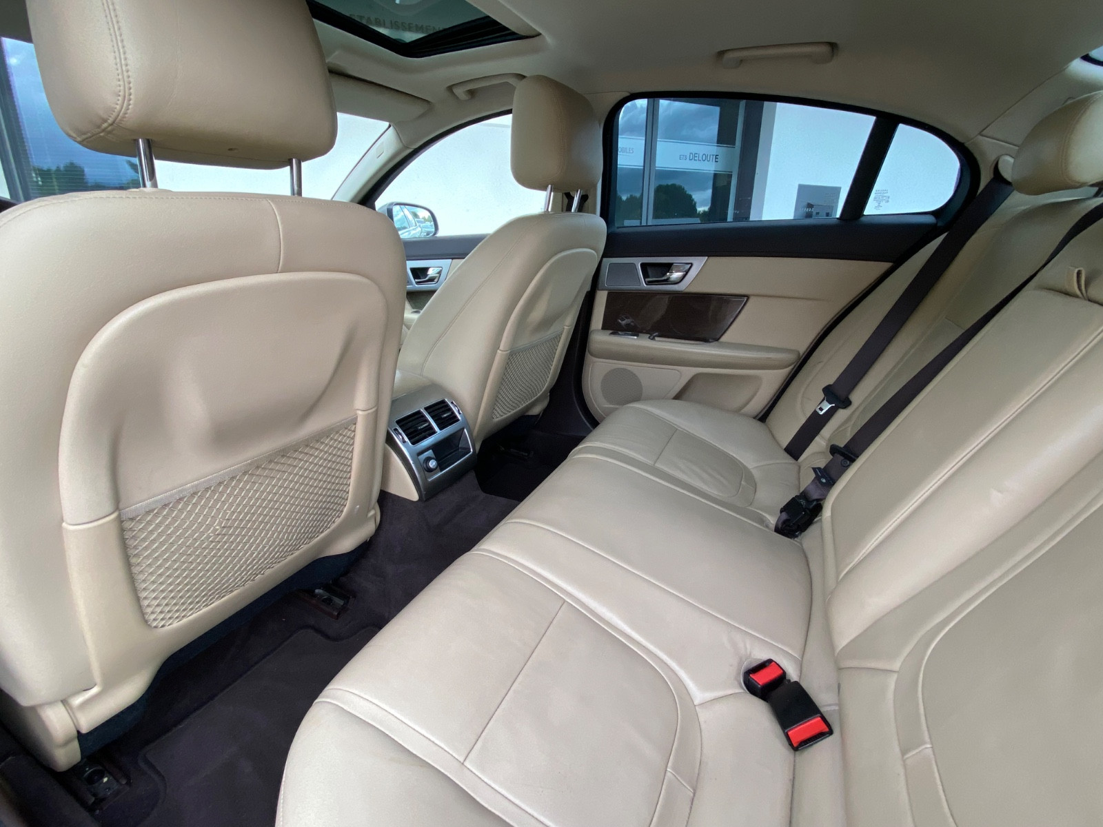 jaguar-xf-3-0-v6-diesel-20251022173018