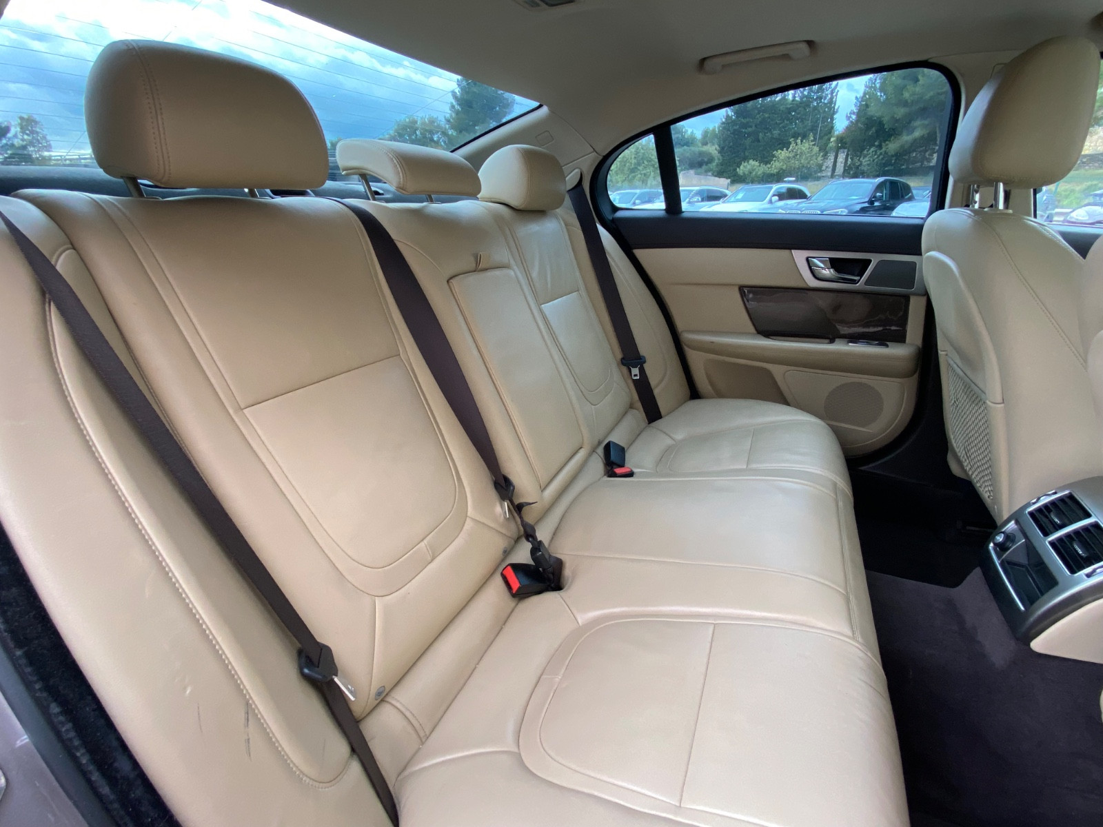 jaguar-xf-3-0-v6-diesel-20251022173030