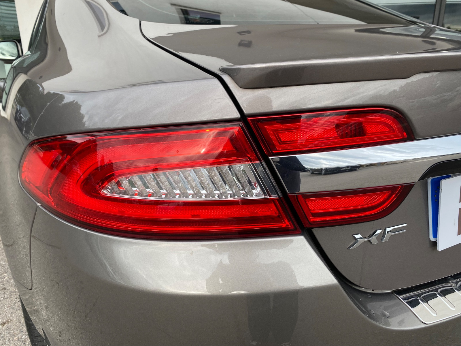 jaguar-xf-3-0-v6-diesel-20251022173041