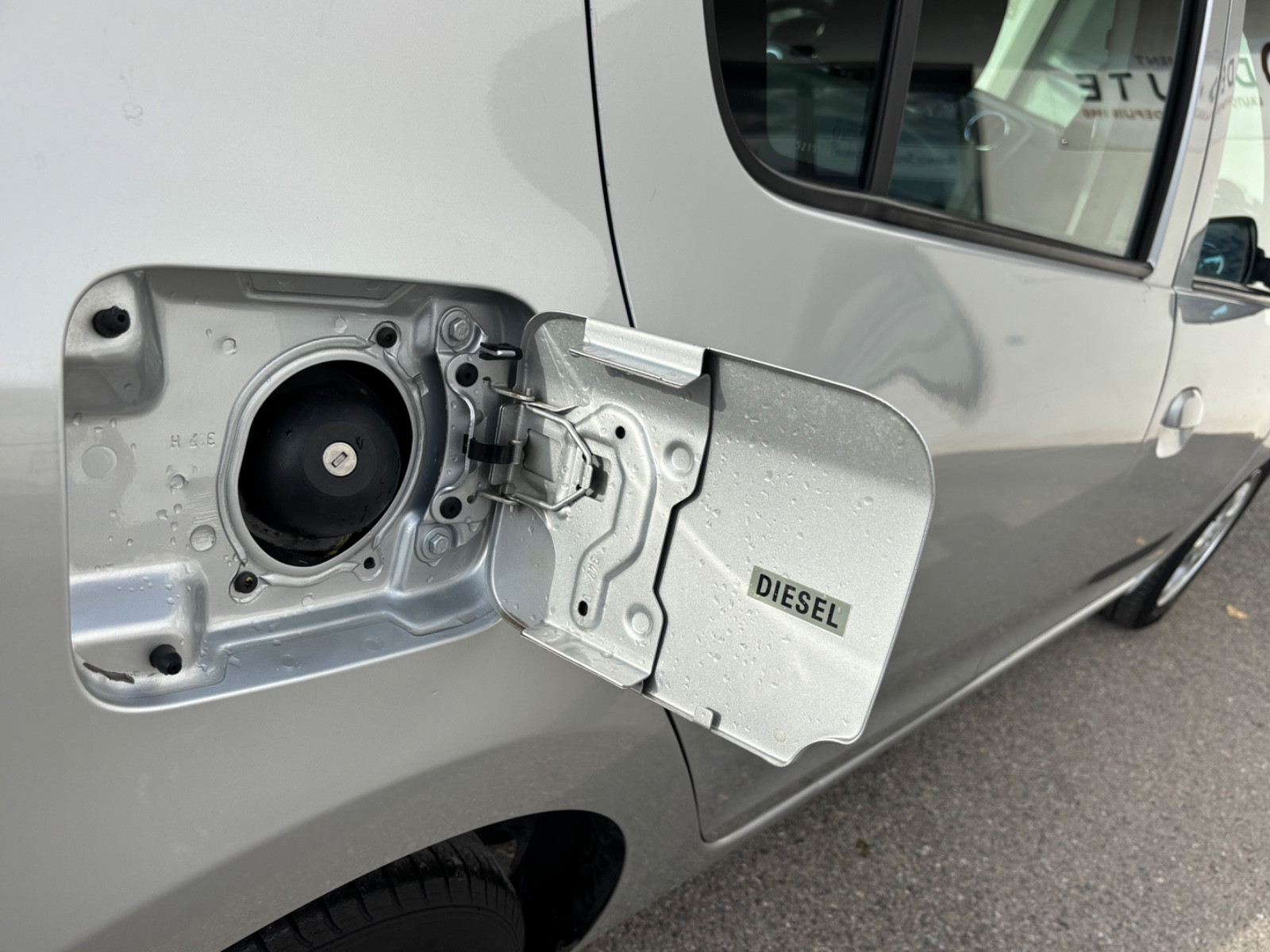 dacia-logan-ii-laureate-20251118150825