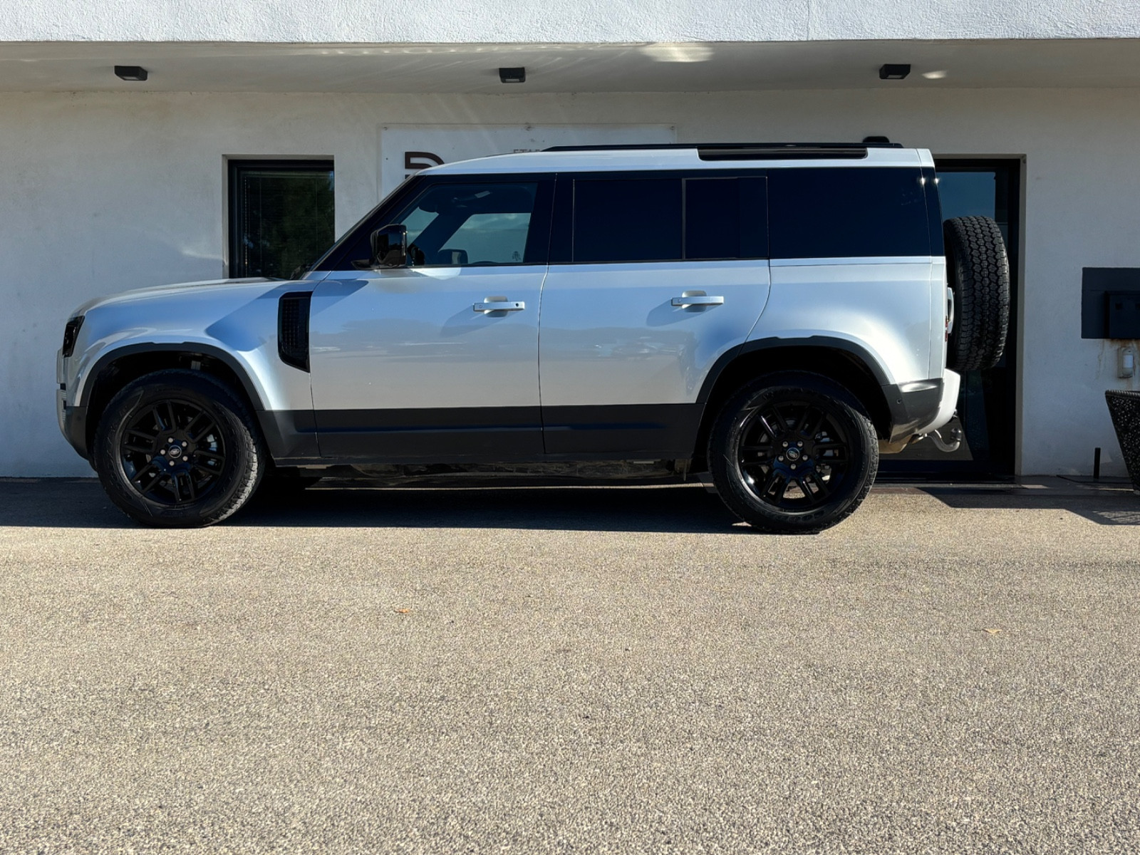 land-rover-defender-110-hard-top-x-dynamic-se-20251104112906