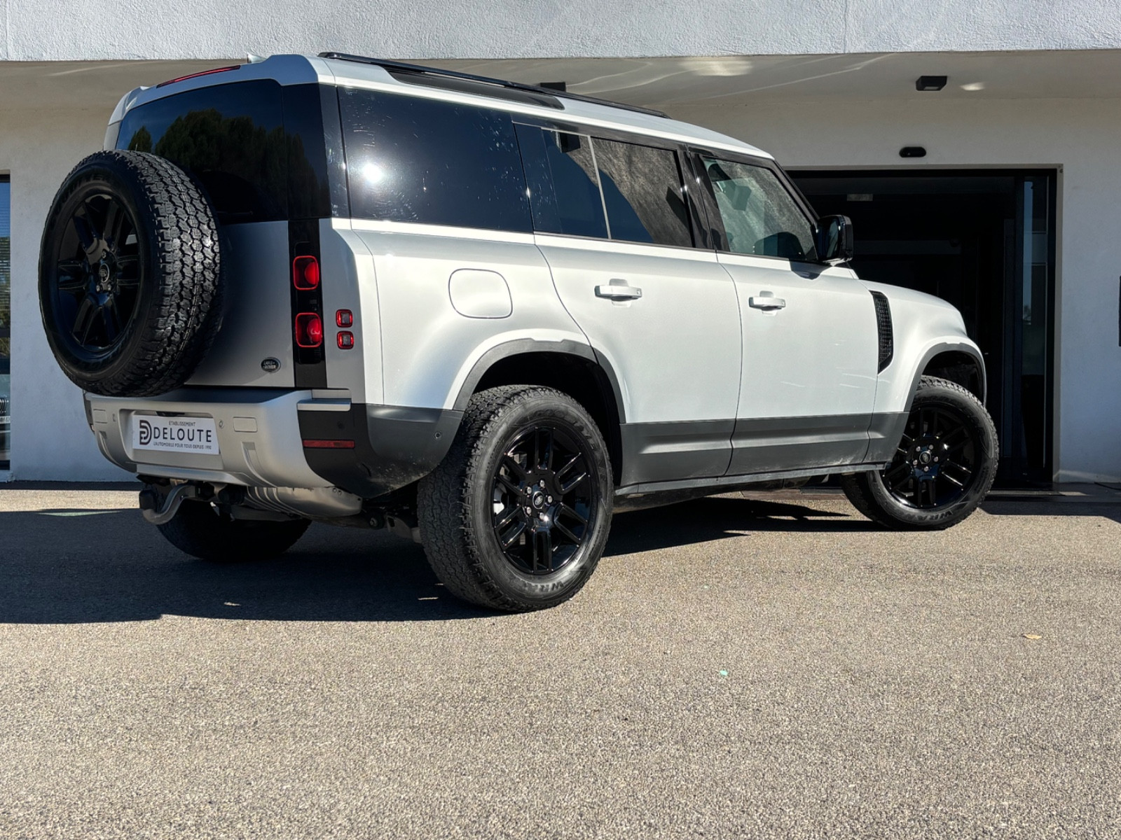 land-rover-defender-110-hard-top-x-dynamic-se-20251104112928