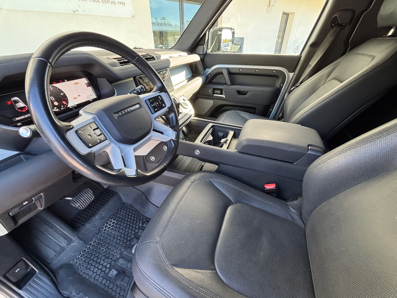 land-rover-defender-110-hard-top-x-dynamic-se-20251104113159