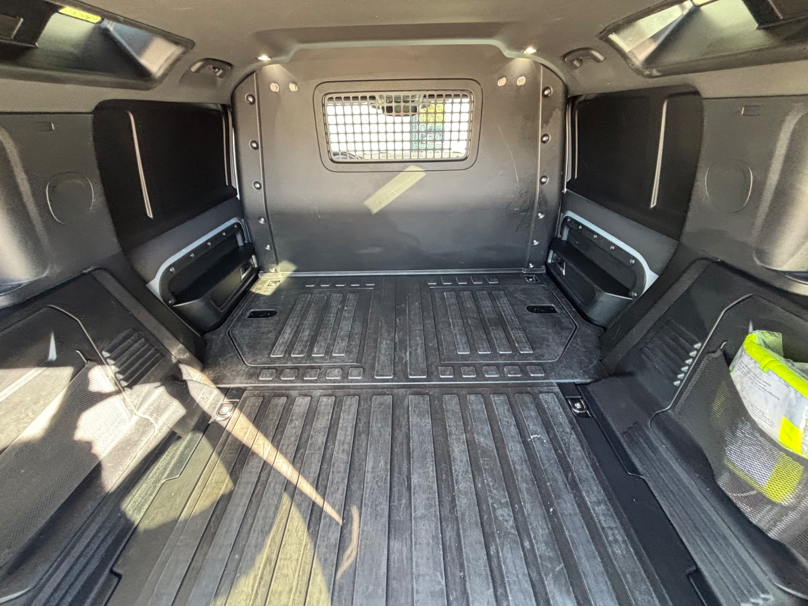 land-rover-defender-110-hard-top-x-dynamic-se-20251104113437