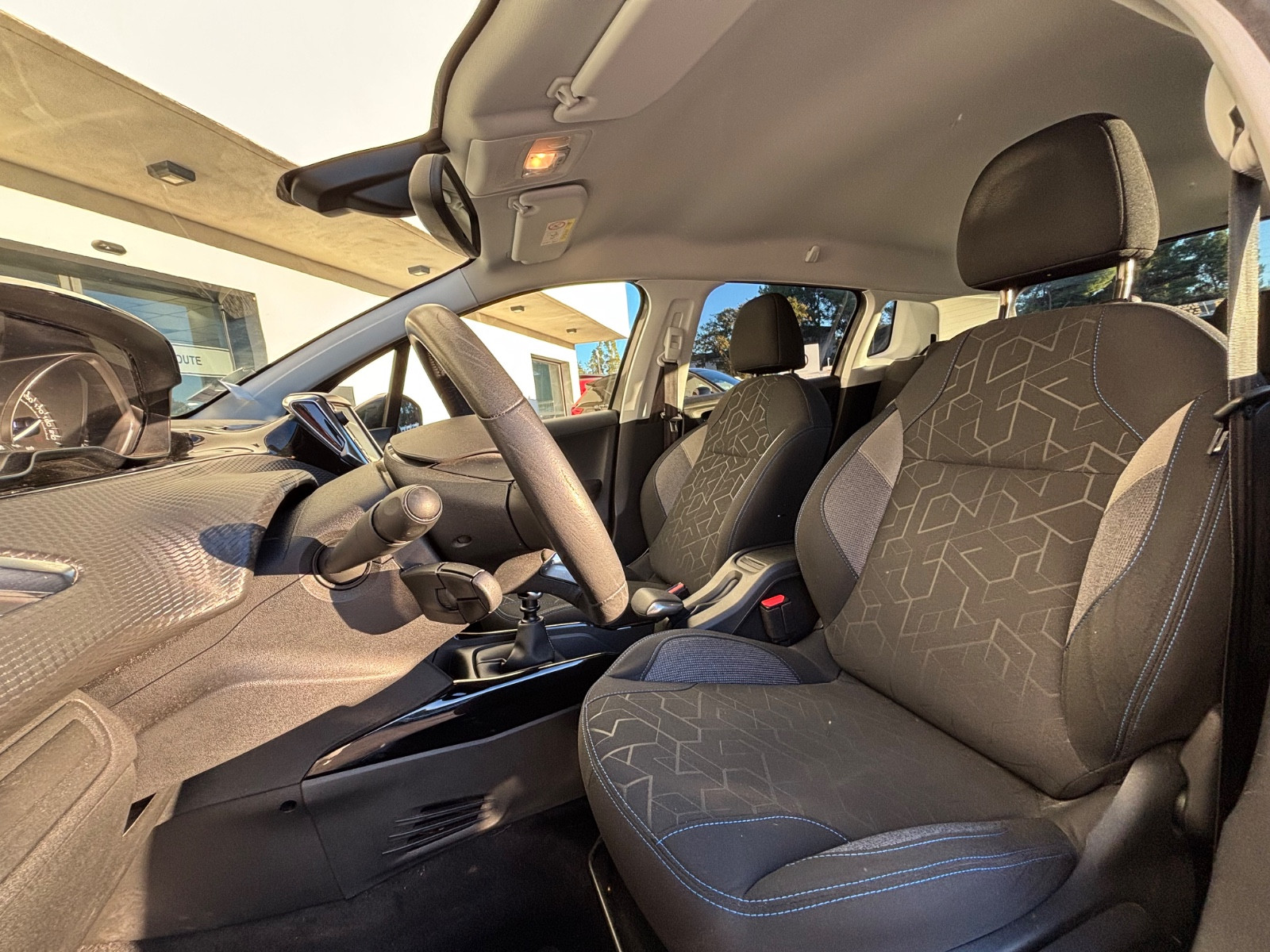 peugeot-2008-signature-20251104165812