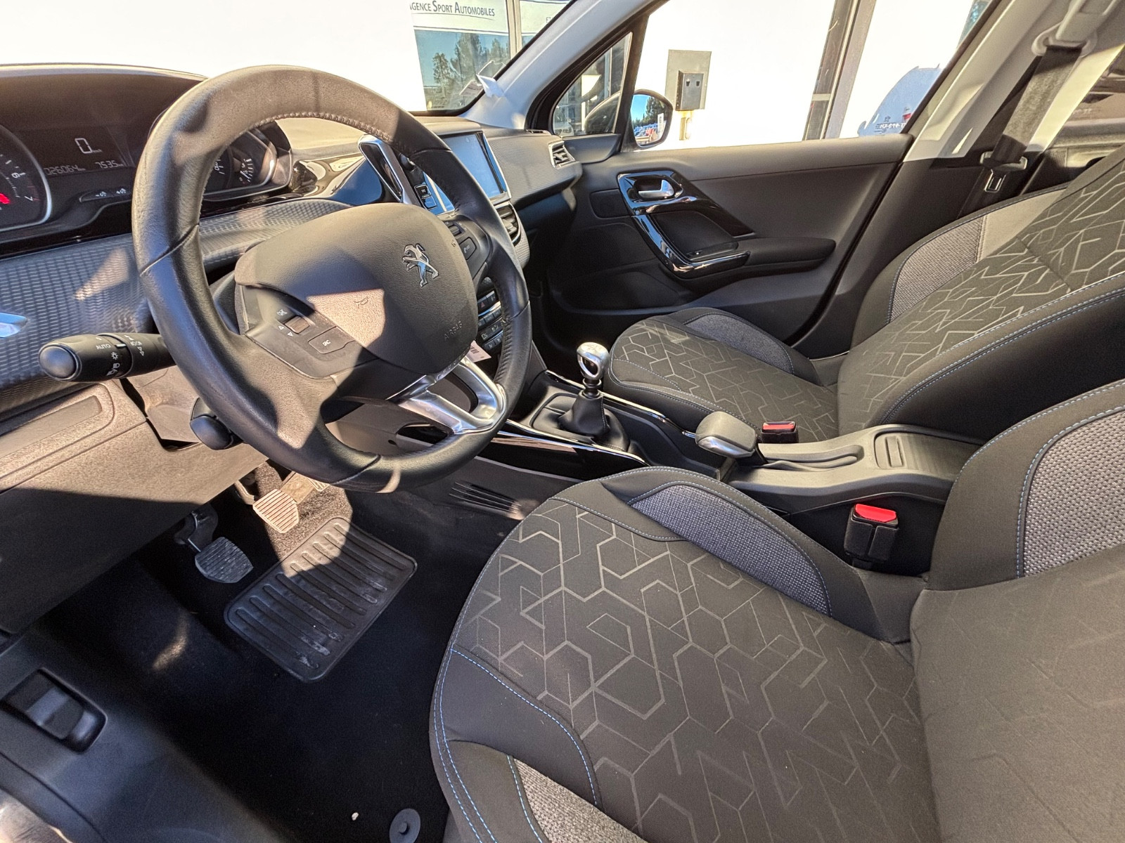 peugeot-2008-signature-20251104165834