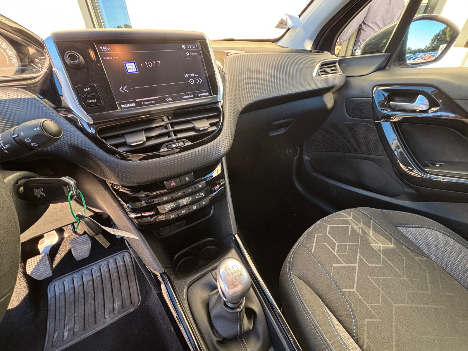 peugeot-2008-signature-20251104165924