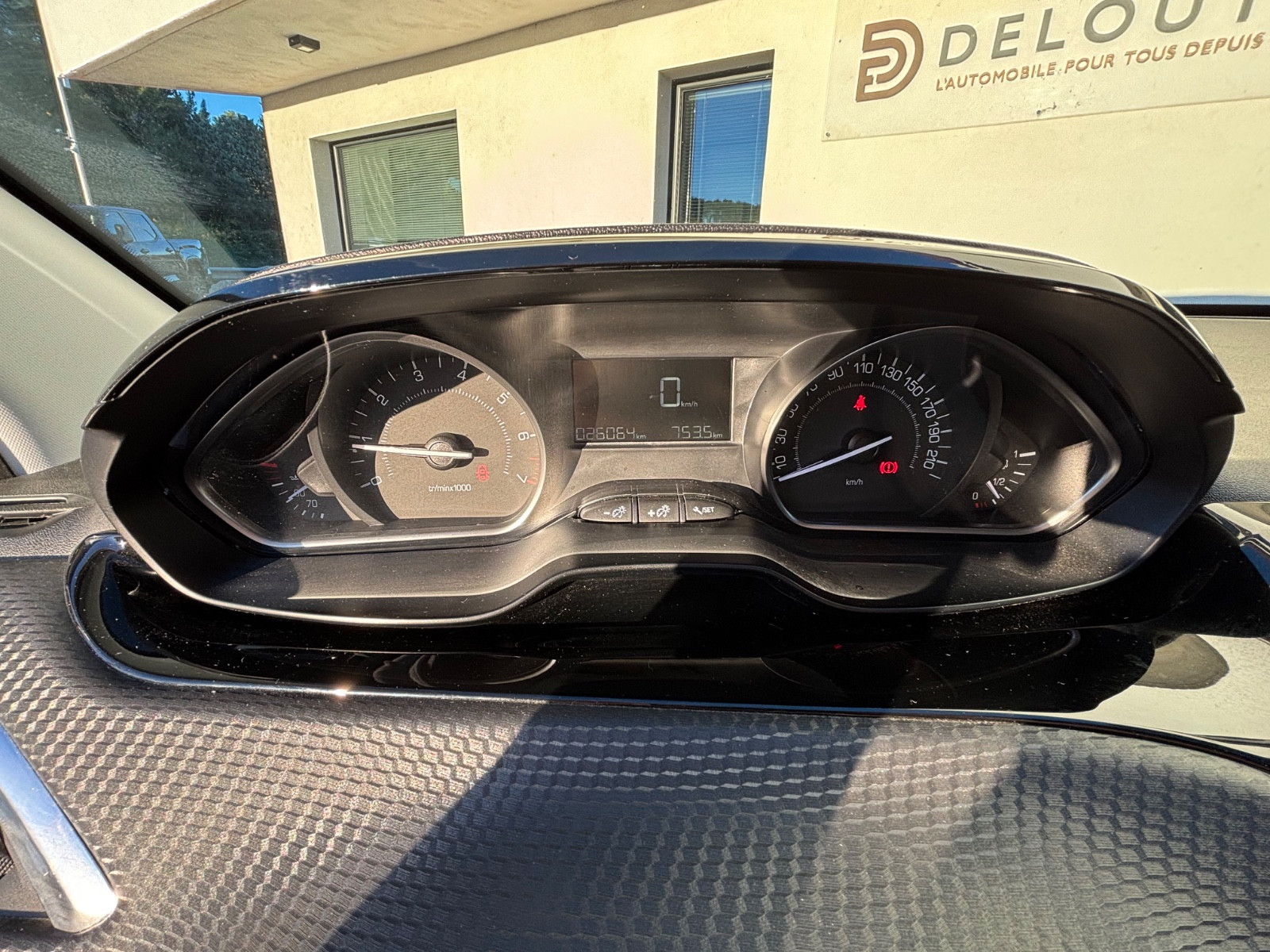 peugeot-2008-signature-20251104170008