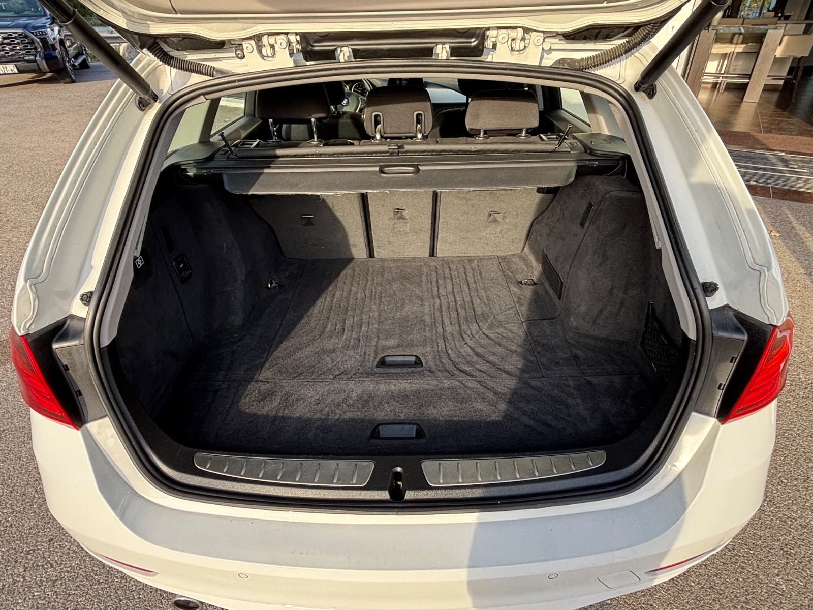 b-m-w-serie-3-touring-318d-edition-20251112161651