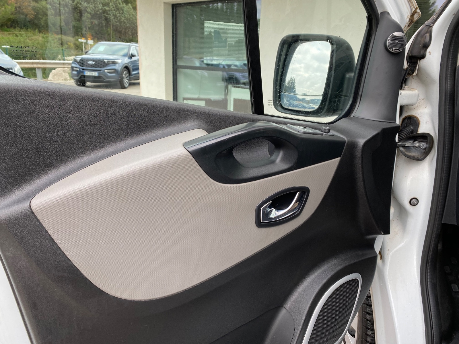 nissan-nv300-fourgon-l1h1-3-0t-n-connecta-20251211115644