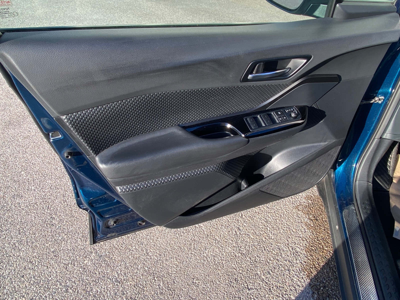 toyota-c-hr-hybride-2wd-design-multidrive-ecvt-20260224173219