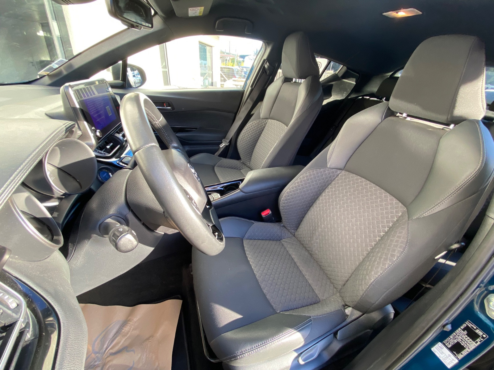 toyota-c-hr-hybride-2wd-design-multidrive-ecvt-20260224173226