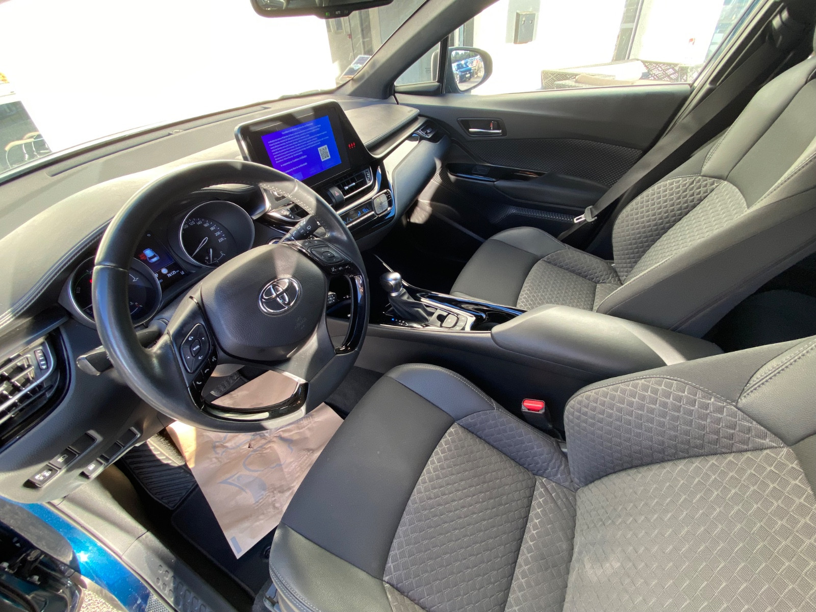 toyota-c-hr-hybride-2wd-design-multidrive-ecvt-20260224173236