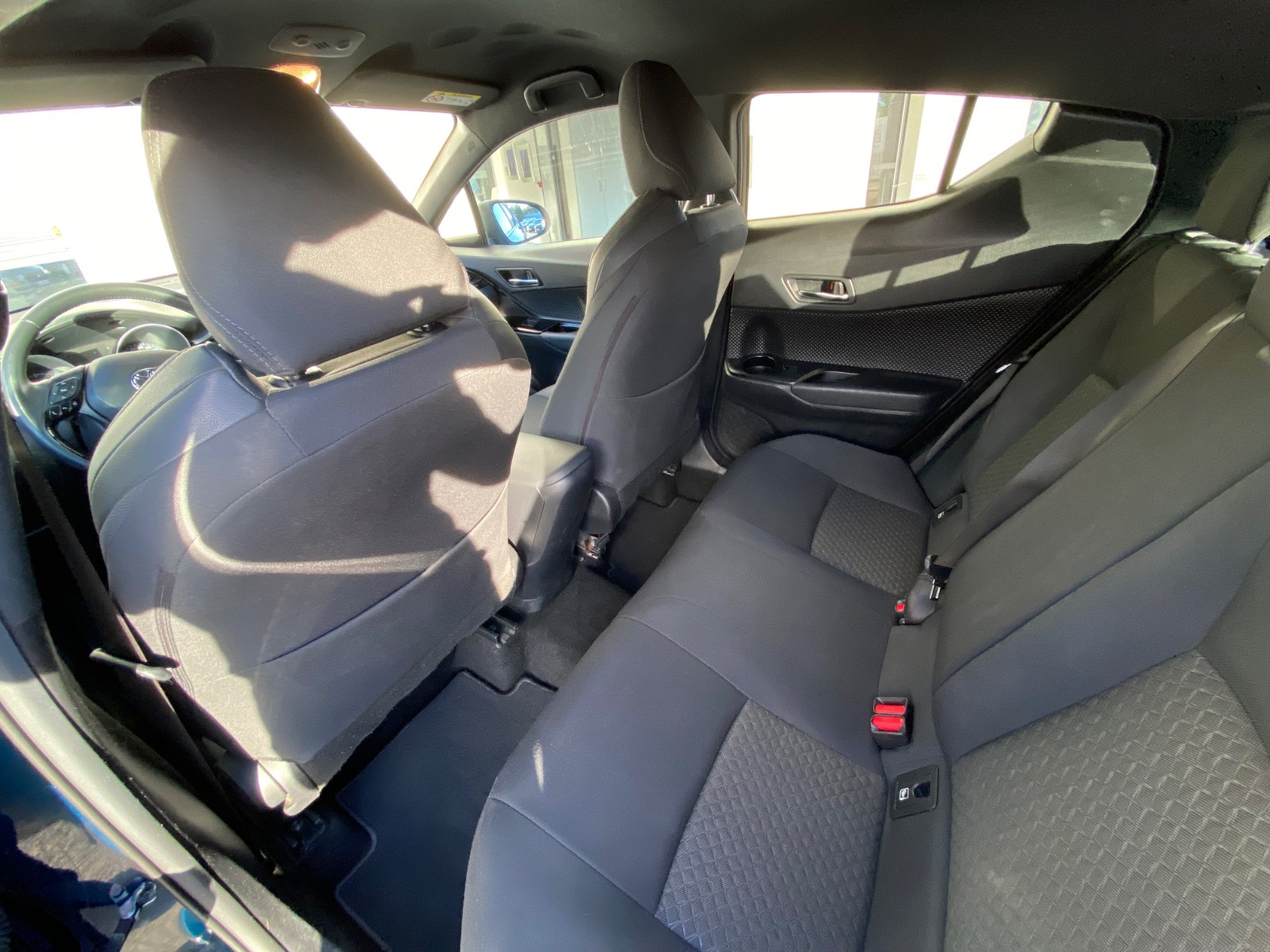 toyota-c-hr-hybride-2wd-design-multidrive-ecvt-20260224173425