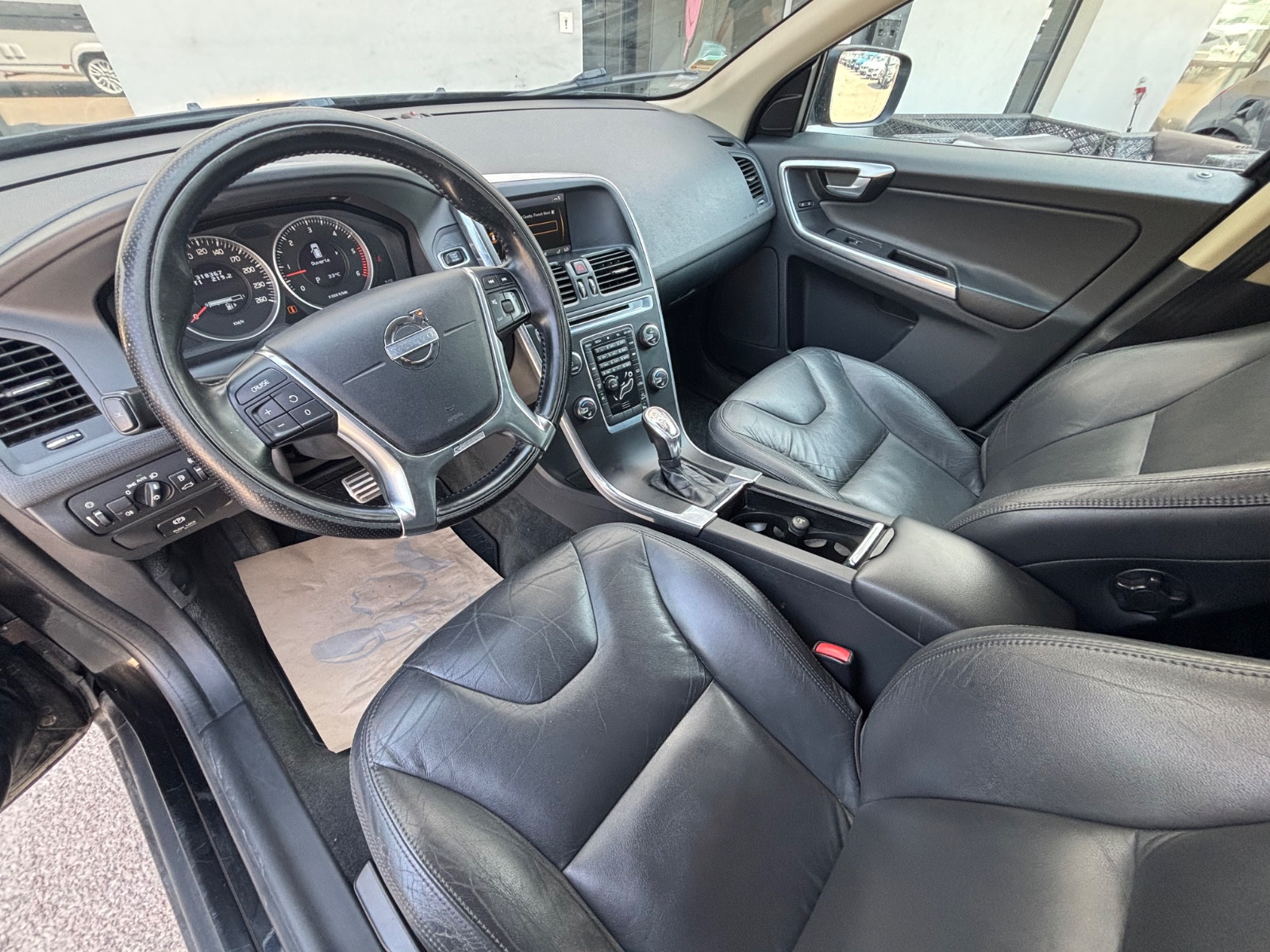 volvo-xc60-r-design-20260720112934